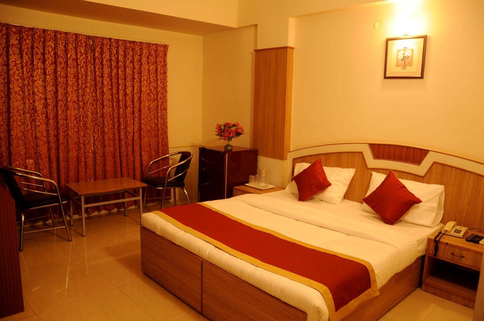 Oyo 9633 Hotel Srinidhi Residency Бангалор Экстерьер фото
