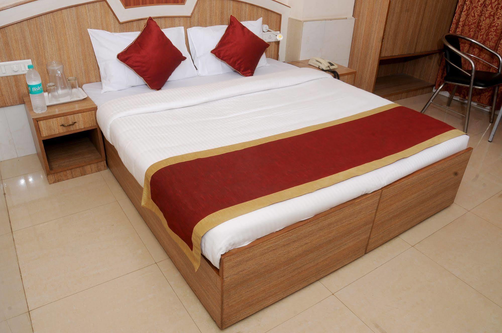Oyo 9633 Hotel Srinidhi Residency Бангалор Экстерьер фото