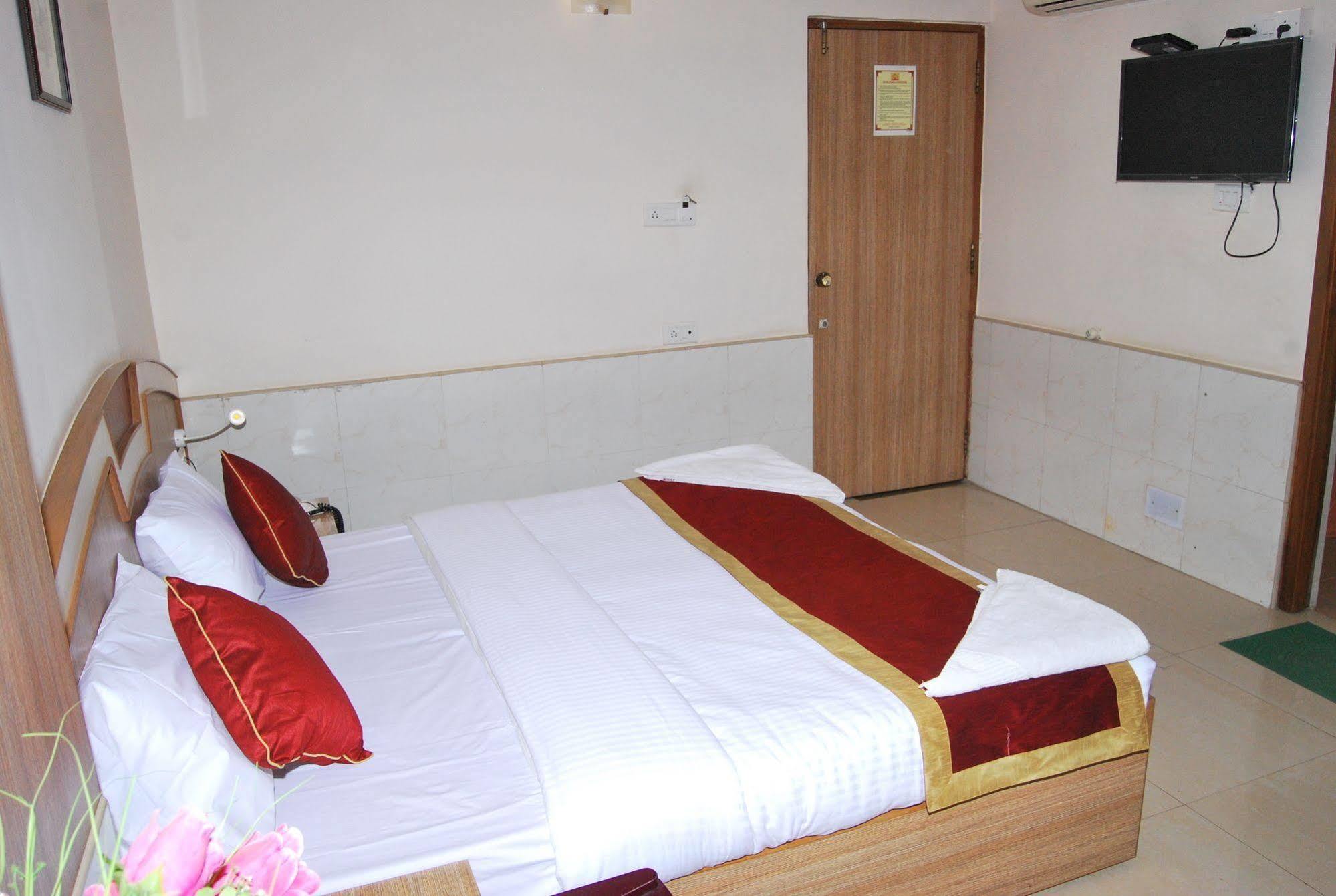 Oyo 9633 Hotel Srinidhi Residency Бангалор Экстерьер фото