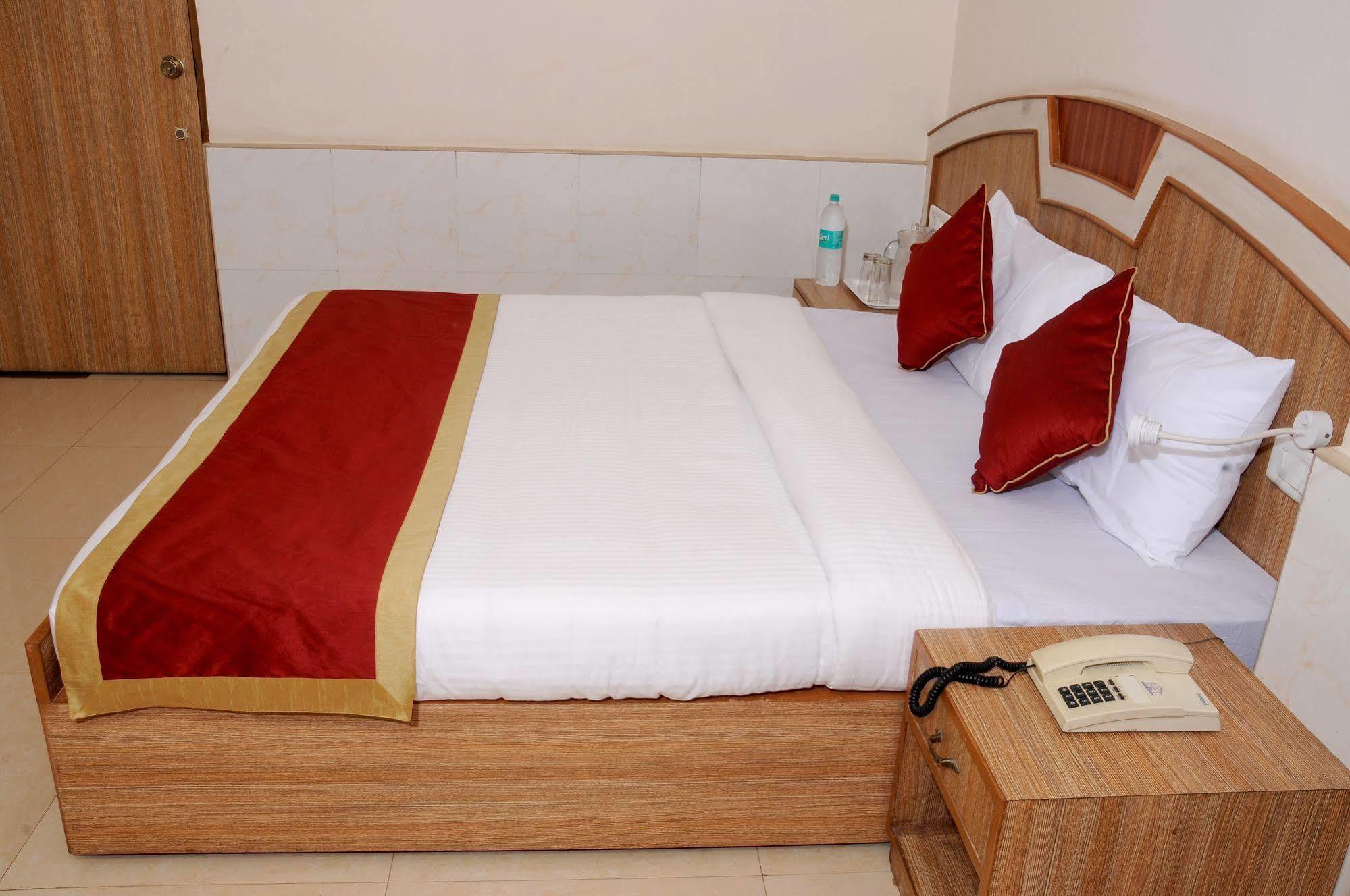 Oyo 9633 Hotel Srinidhi Residency Бангалор Экстерьер фото