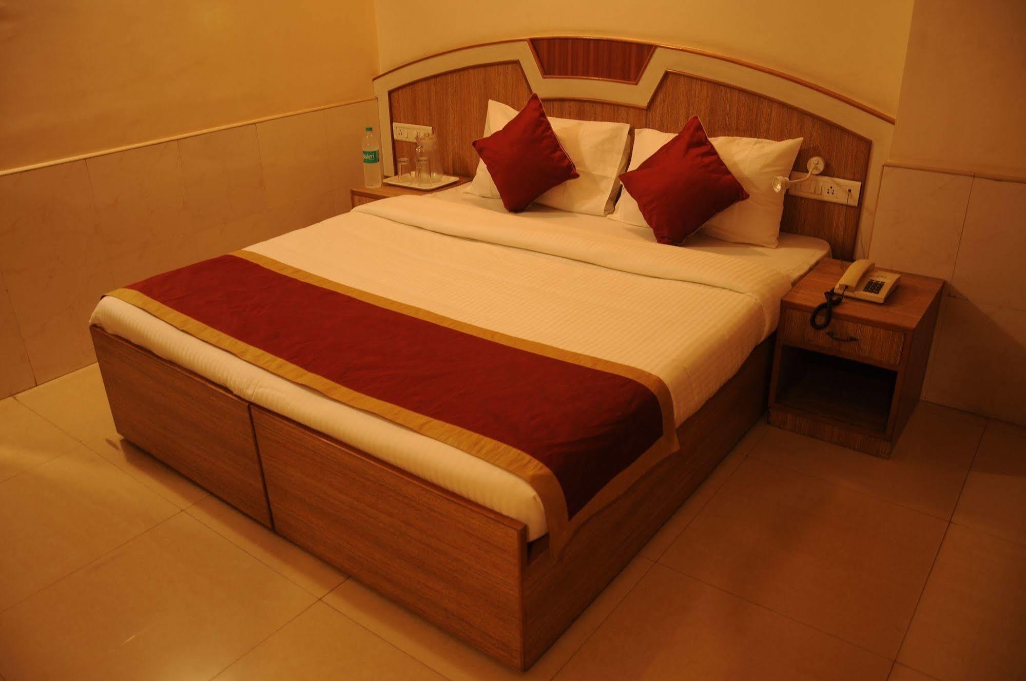 Oyo 9633 Hotel Srinidhi Residency Бангалор Экстерьер фото