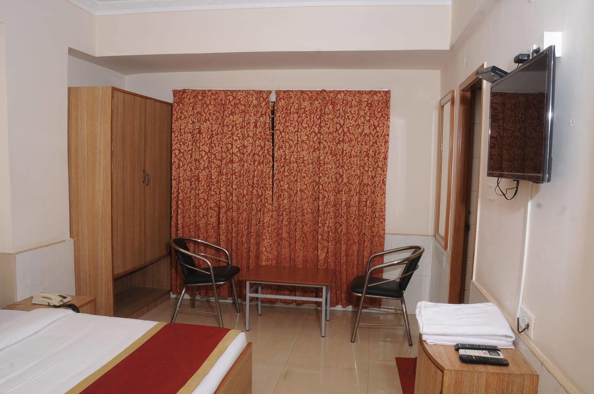 Oyo 9633 Hotel Srinidhi Residency Бангалор Экстерьер фото