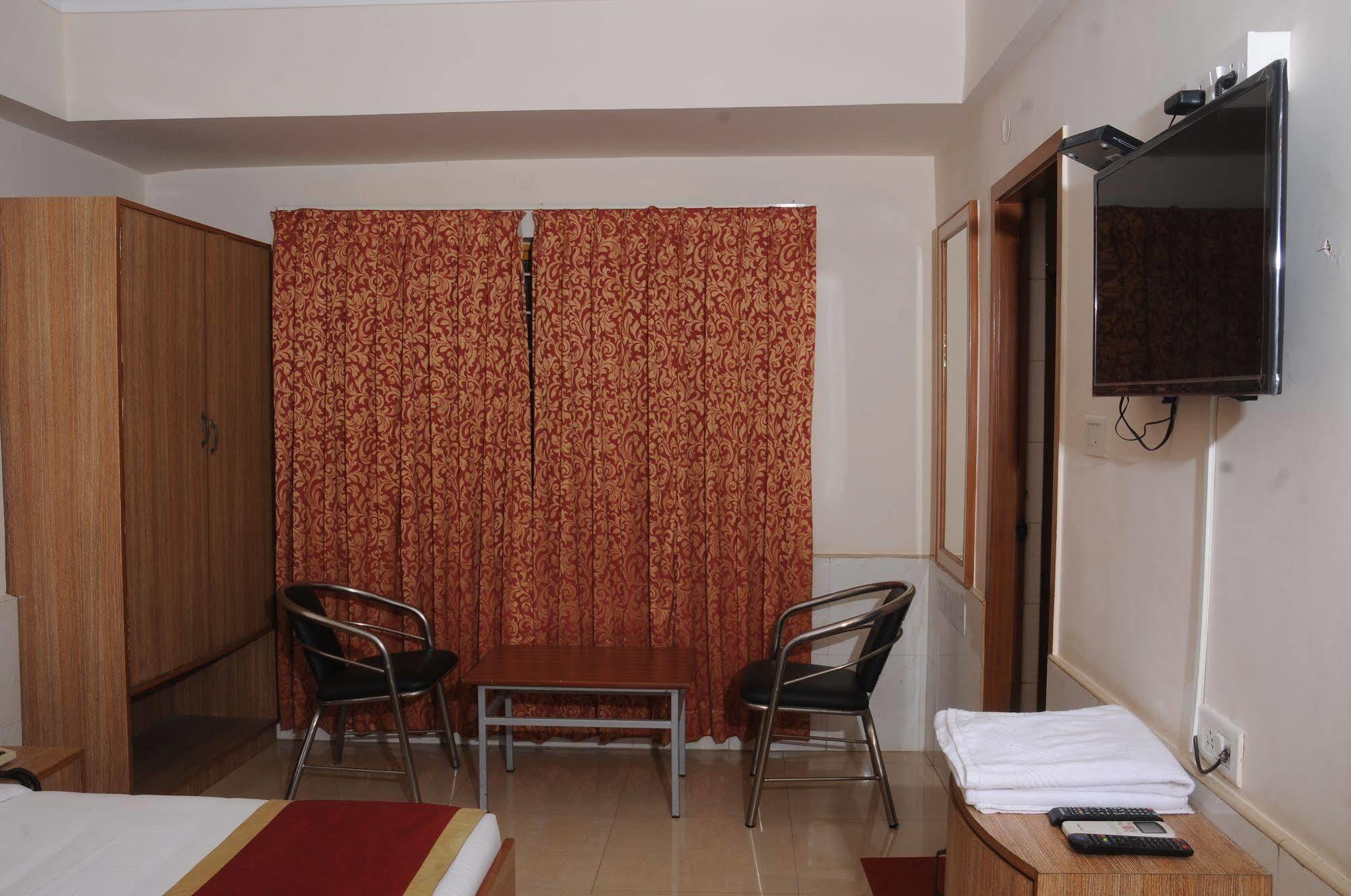 Oyo 9633 Hotel Srinidhi Residency Бангалор Экстерьер фото