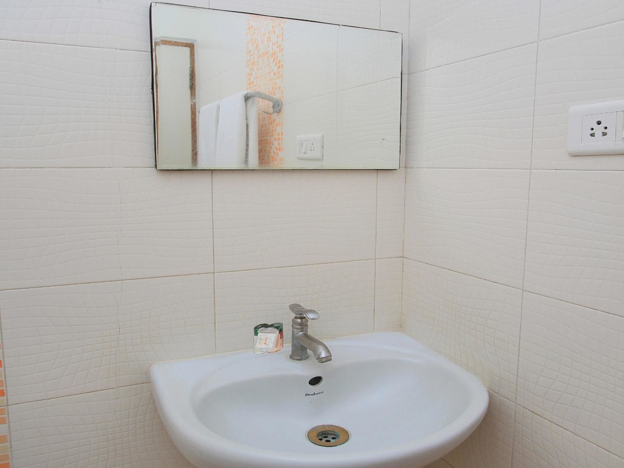Oyo 9633 Hotel Srinidhi Residency Бангалор Экстерьер фото