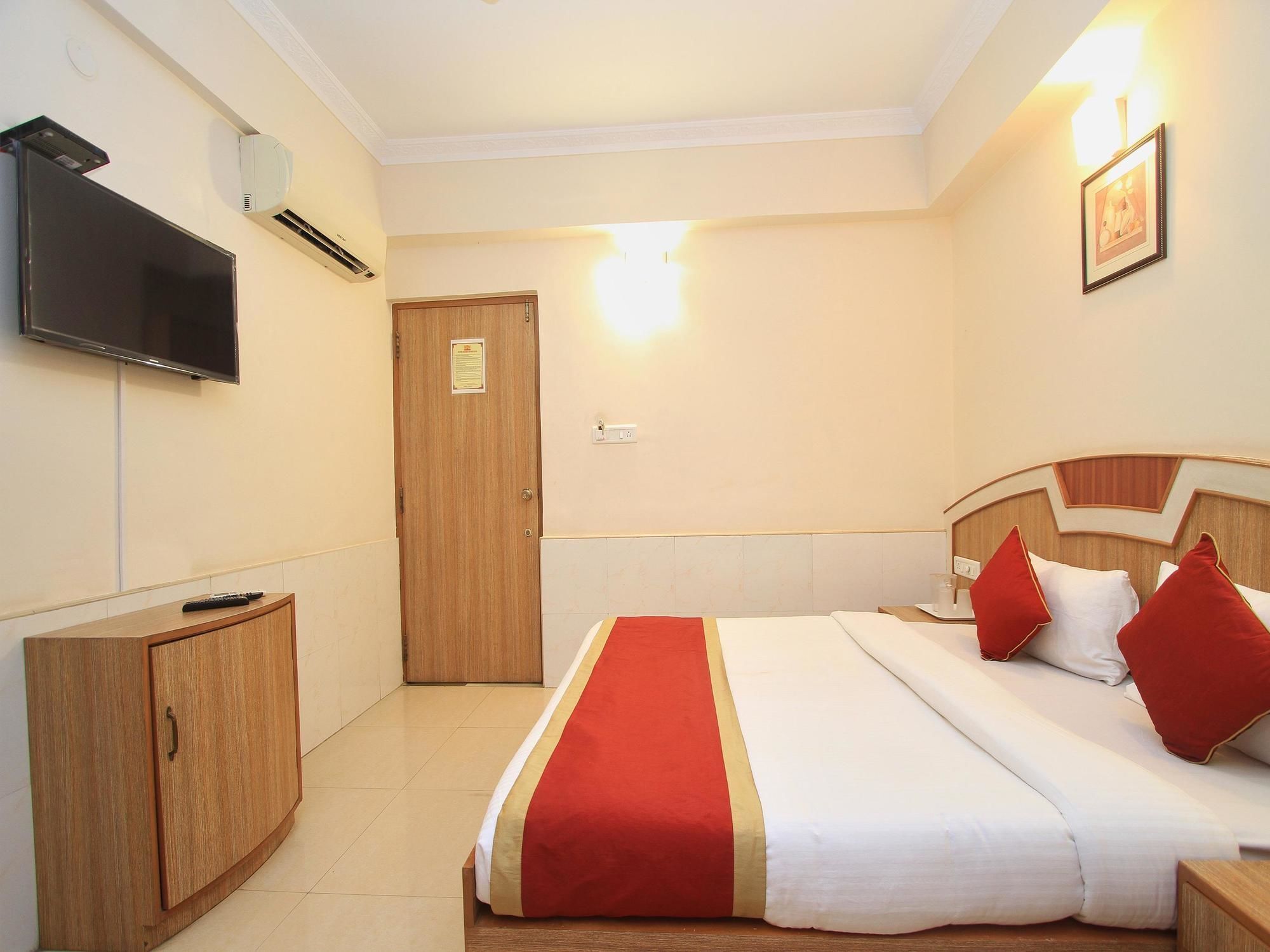 Oyo 9633 Hotel Srinidhi Residency Бангалор Экстерьер фото