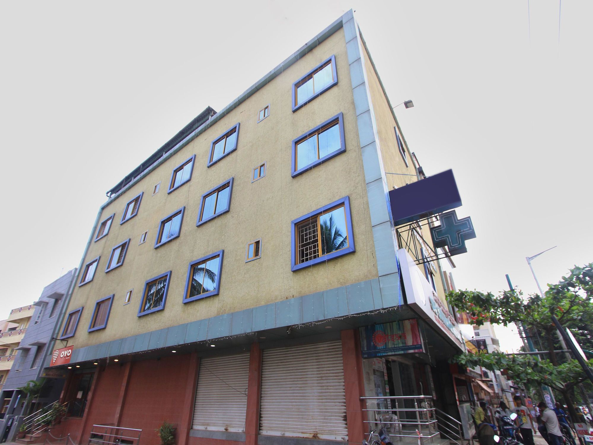 Oyo 9633 Hotel Srinidhi Residency Бангалор Экстерьер фото